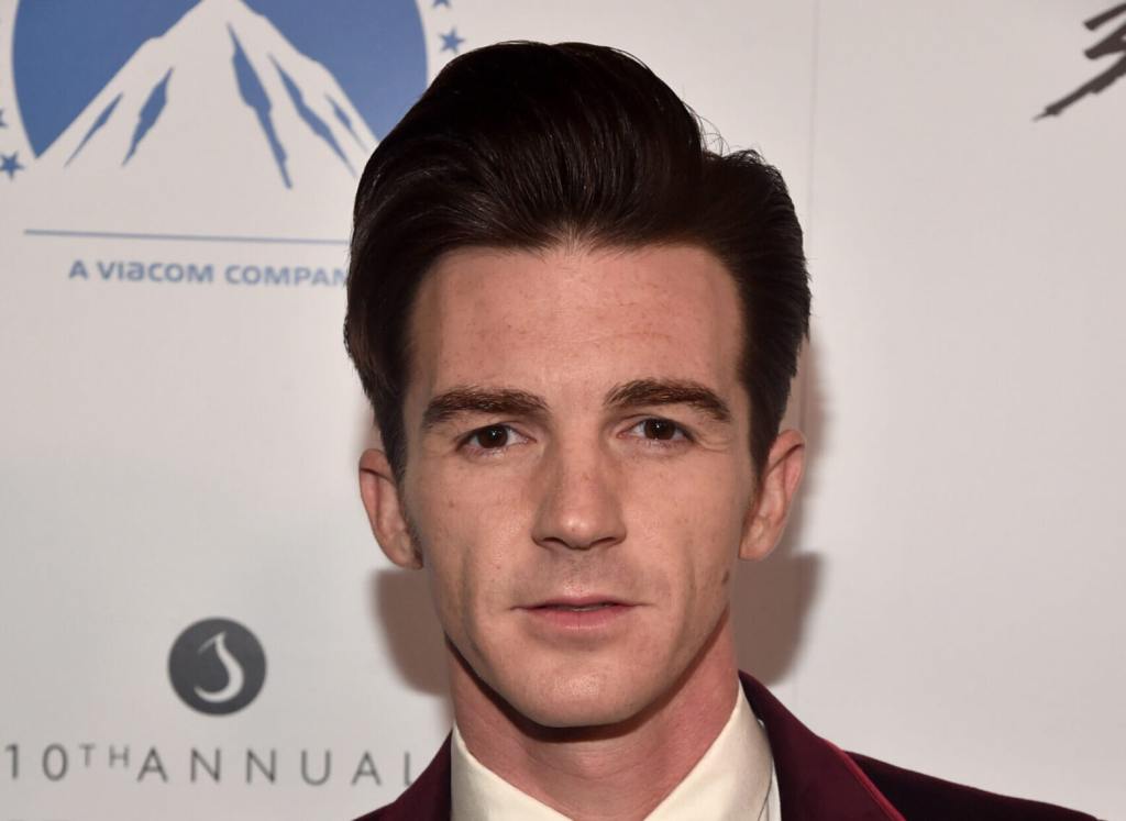 Drake Bell attends Thirst Project 10th Annual Thirst Gala wearing a pompadour and brown suit.